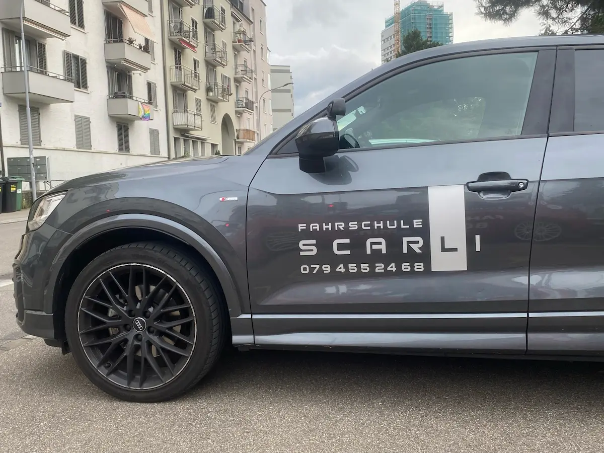 Audi Q2 S-Line - Fahrschul-Auto